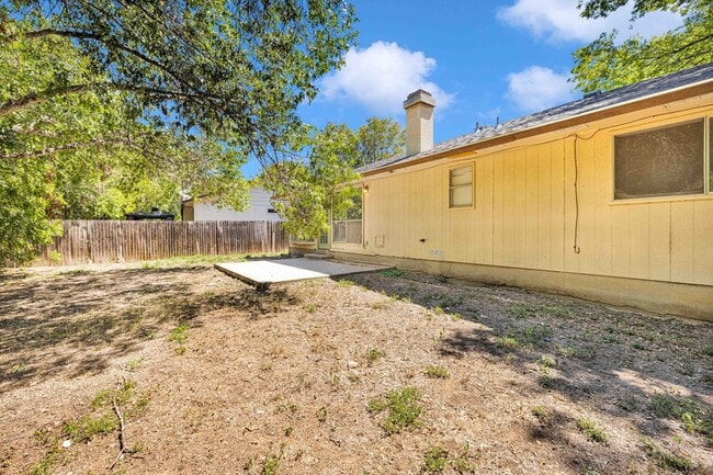 Building Photo - 3 bedroom 2 bath in the well sought subdivision of Great Northwest!