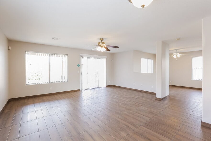 Building Photo - 2210 W St Catherine Ave