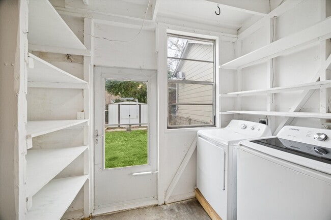 Building Photo - 1937 W McKinney St