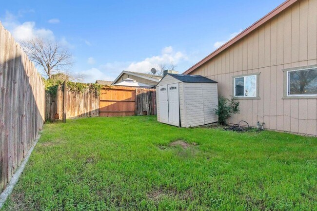 Building Photo - 4507-4507 Zachary Way