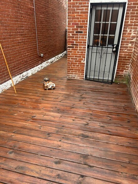 Deck after staining - 2126 Withnell Ave