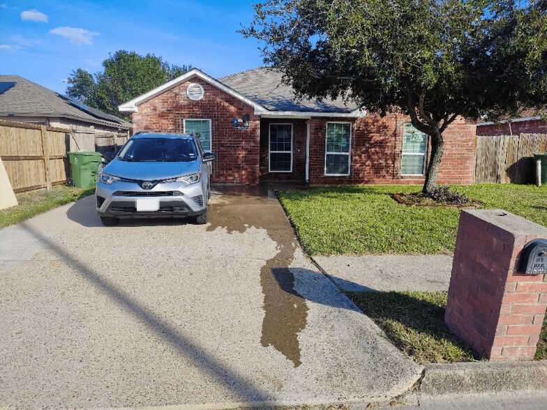 Building Photo - 2803 Pompeii St