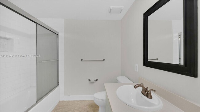 Building Photo - 2475 Brickell Ave