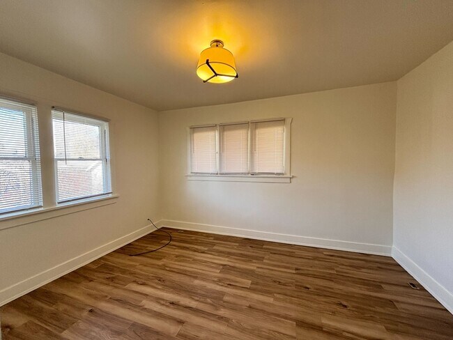 Building Photo - 361-361 Williams Ave S