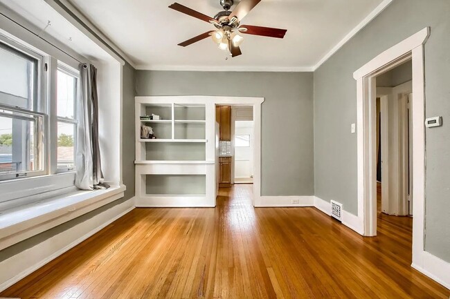 Building Photo - Charming 3-Bedroom Bungalow with Oversized...
