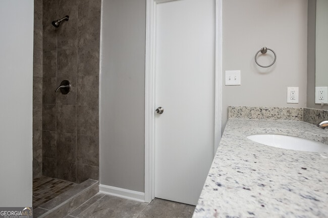 Building Photo - 140 Paces Way