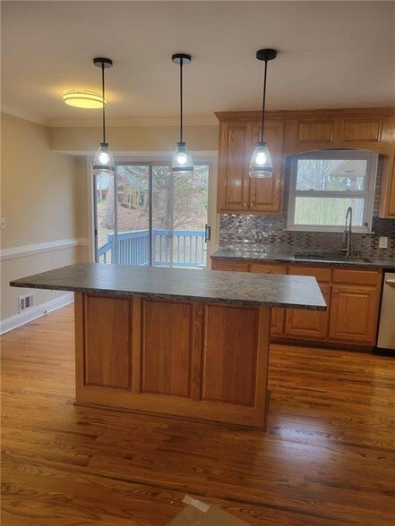 Building Photo - 3370 Westbrook Rd