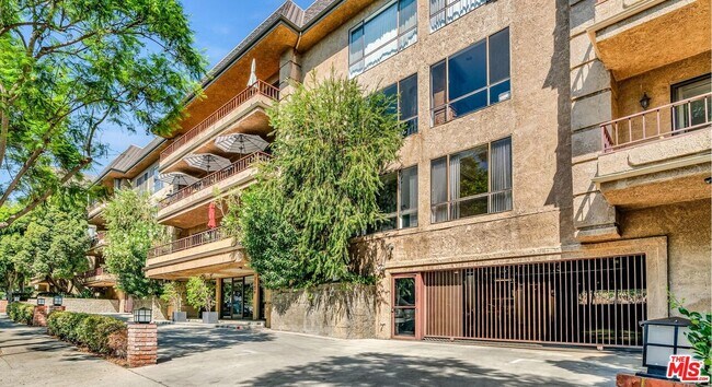 Building Photo - 1124 Kings Rd