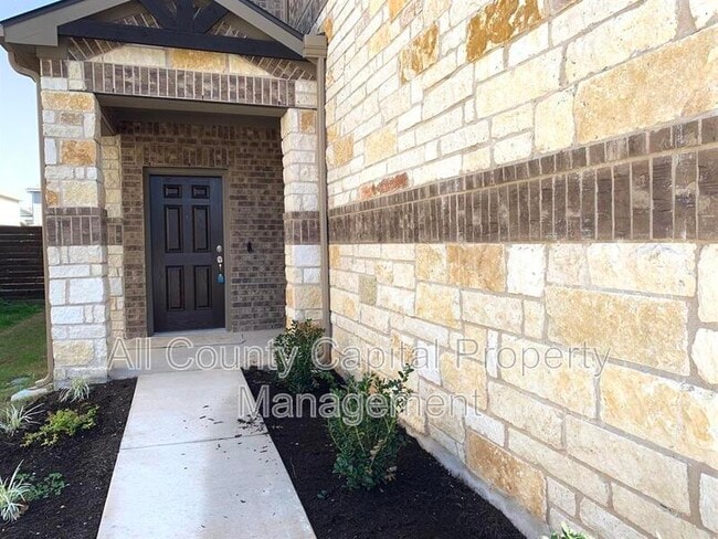 Building Photo - 13907 Osmarea Dr