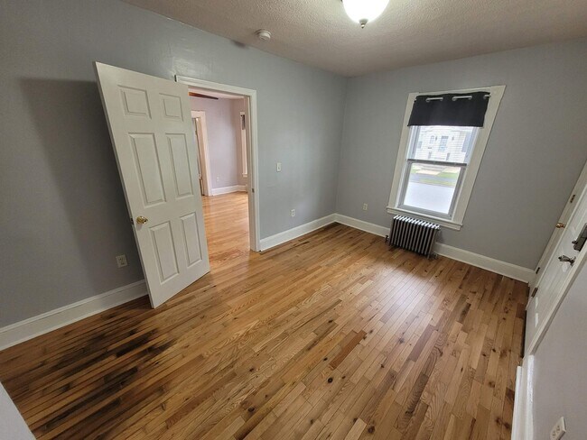 Building Photo - $2350 - 3 Bed / 1 Bath Condominium in Manchester's Somerville Neighborhood with 2 Car Off-Street ...