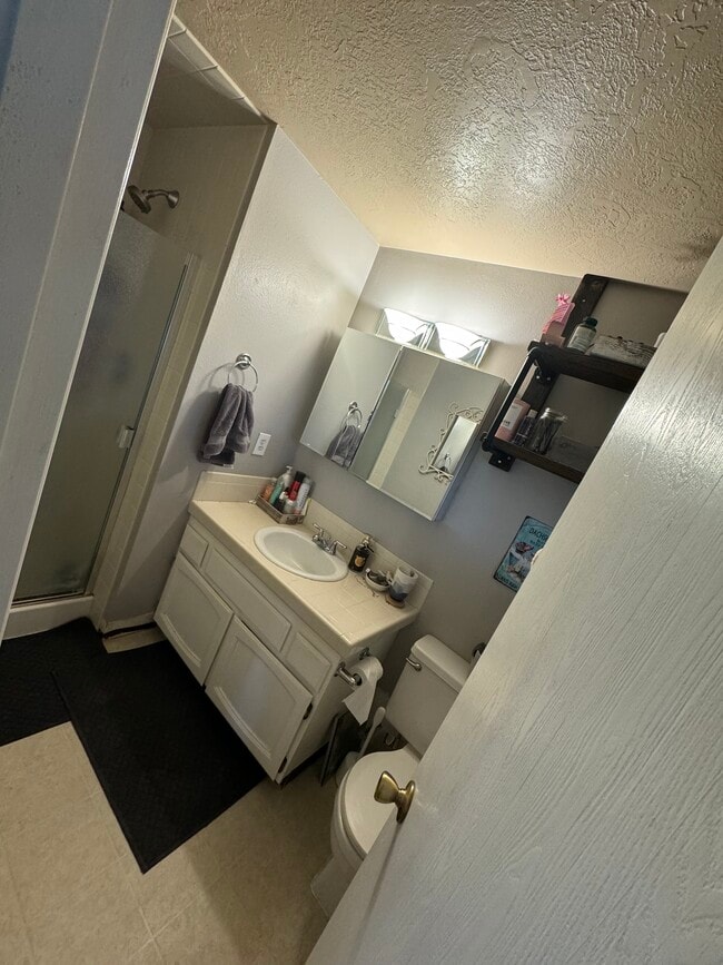 Building Photo - 1405 E Bergeson St