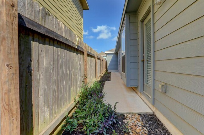 Building Photo - 4524 Esper Ln