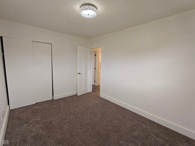 Building Photo - 2183 S Fairview Dr