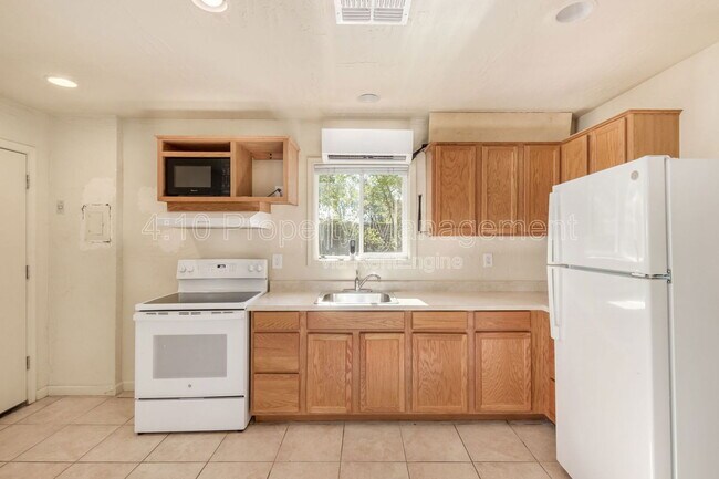 Building Photo - 1626 W Taylor St