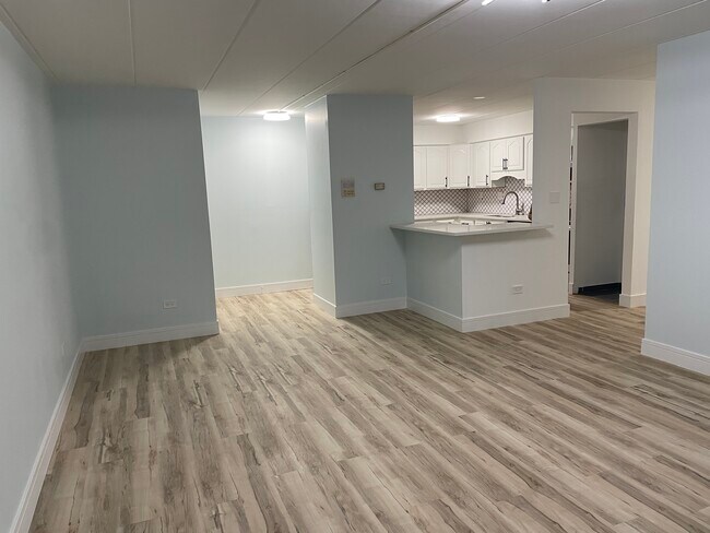 Living room - 1220 S Lorraine Rd