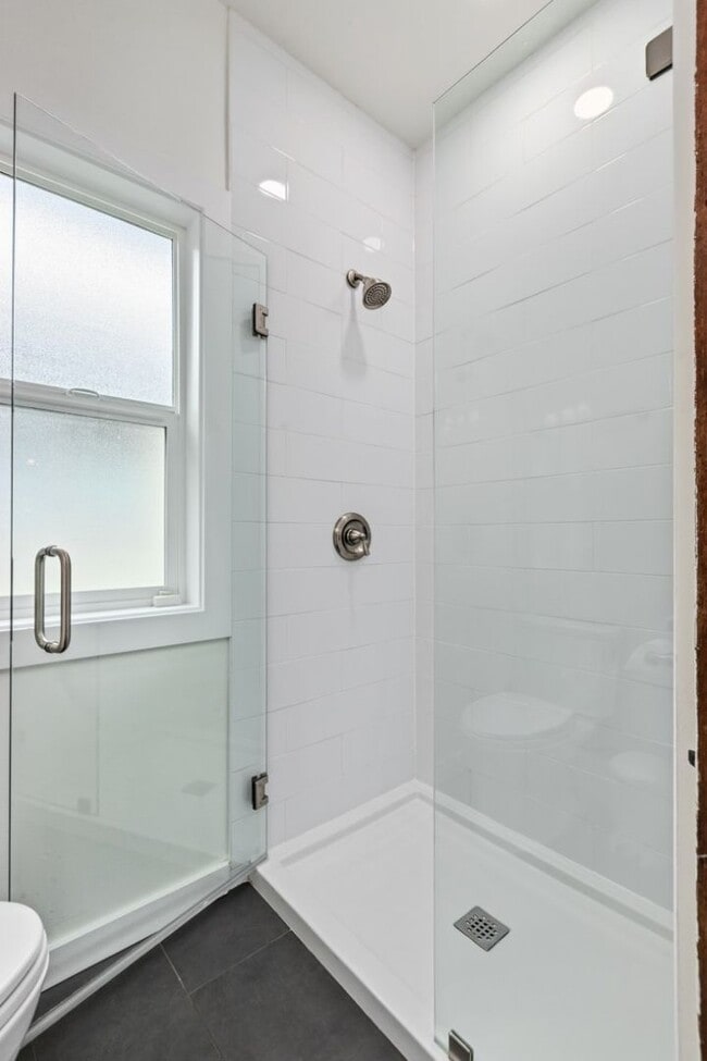 Building Photo - 4Bd/2Ba Seattle Home