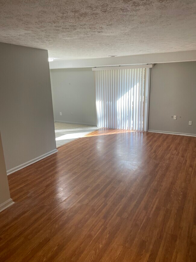 Building Photo - 4360 Inner Circle Dr