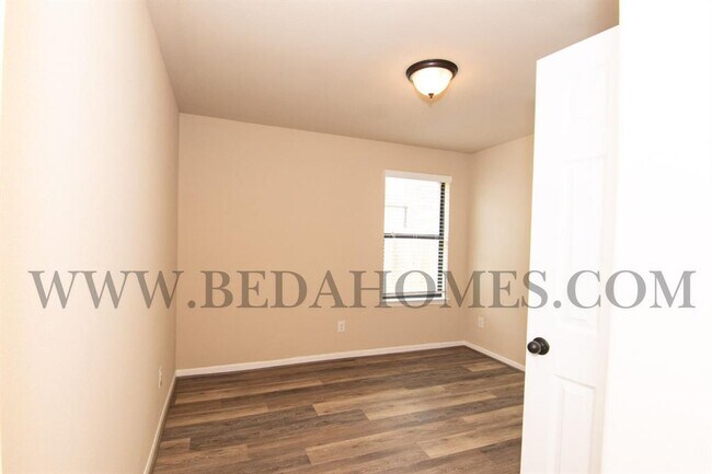 Building Photo - 9134 St Laurent Ln