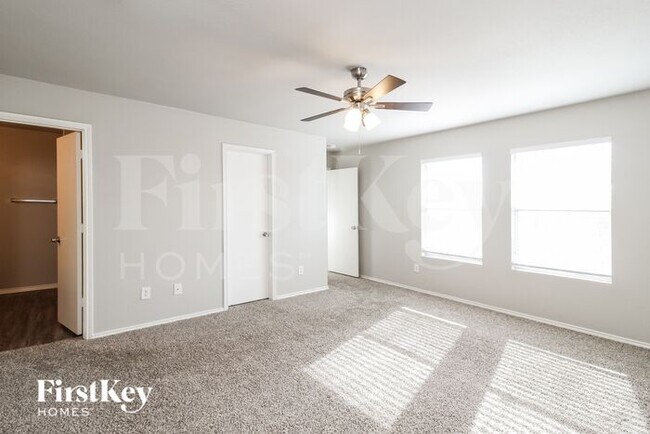 Building Photo - 525 Rosario Ln