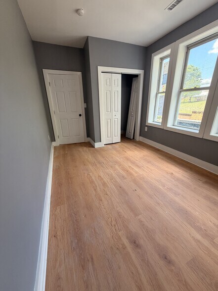 Building Photo - 1711 2nd St NE