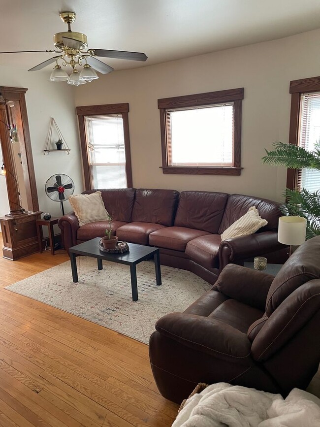 Building Photo - 639E