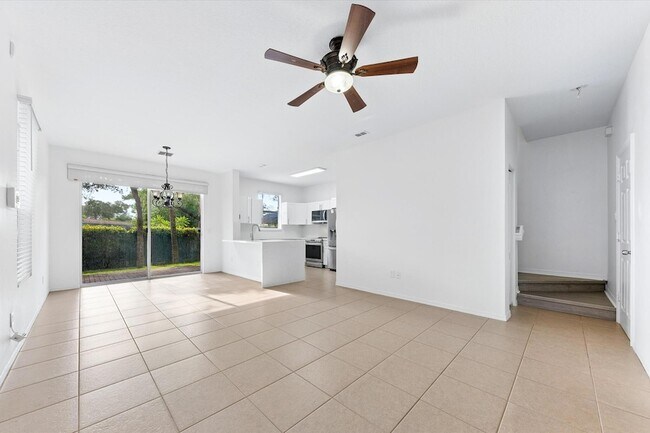 Building Photo - 402 Seminole Palms Dr
