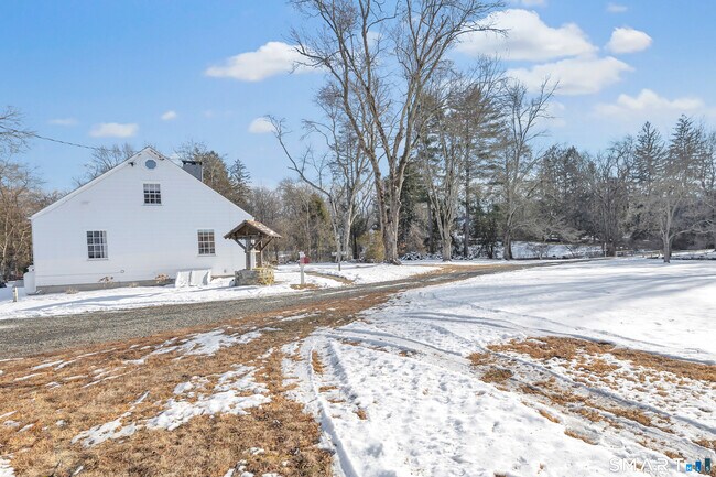 Building Photo - 70 Cranbury Rd