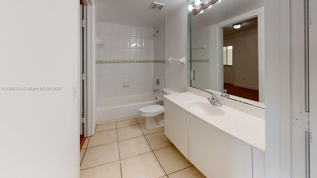 Building Photo - 2415 NW 16th St Rd