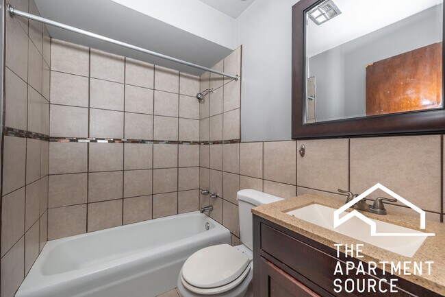 Building Photo - 5820 N Sheridan Rd