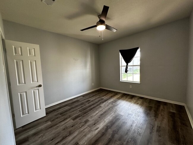Building Photo - 4 bed 4 bath duplex - $550 per bed