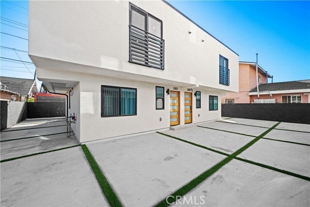 Building Photo - 2002 Hillcrest Dr