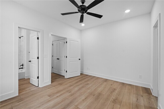 Building Photo - 588 S Willow Ave