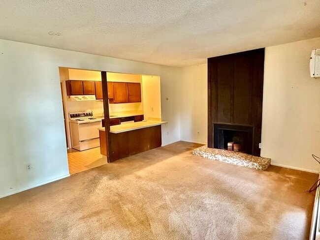 Building Photo - 1ST MONTH 1/2 OFF SPECIAL!!!!