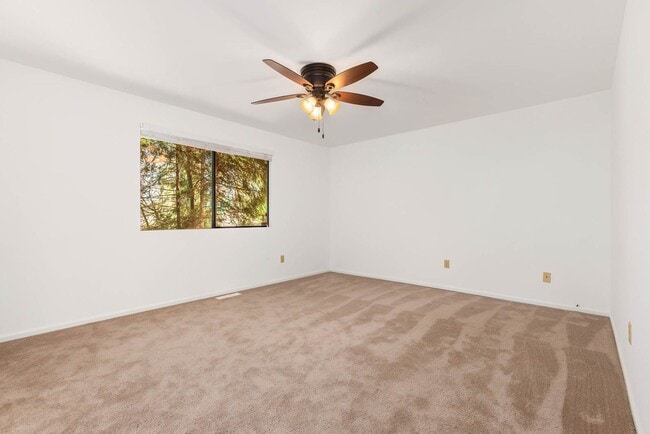 Building Photo - 10716 NE 144th Ct