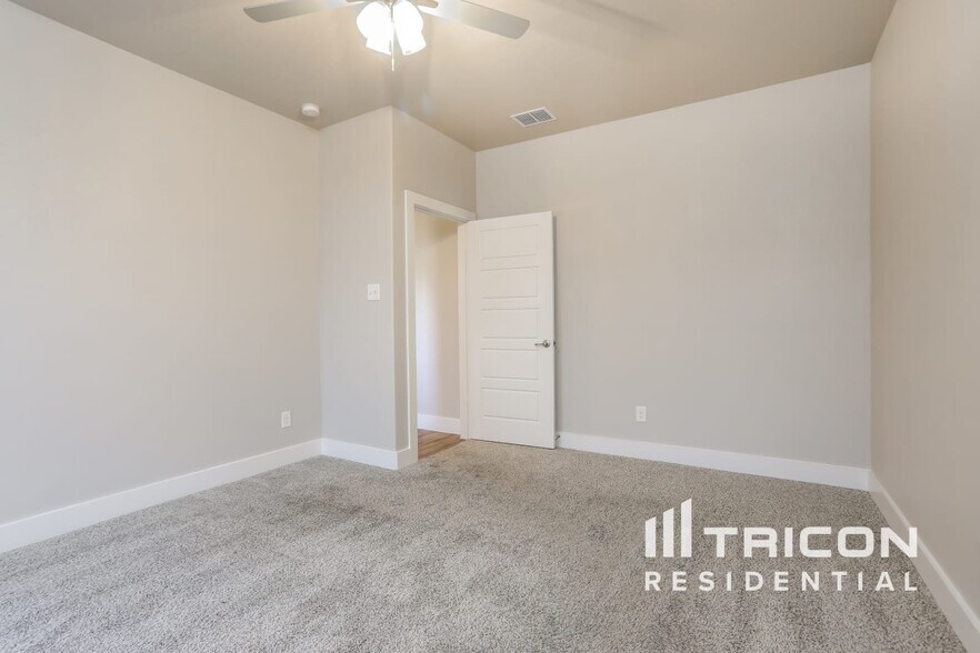 Building Photo - 10321 Ft Teran Trl