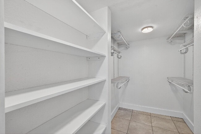 Building Photo - Spacious Gulfport Gem with Large Private Backyard and Plenty of Driveway Space