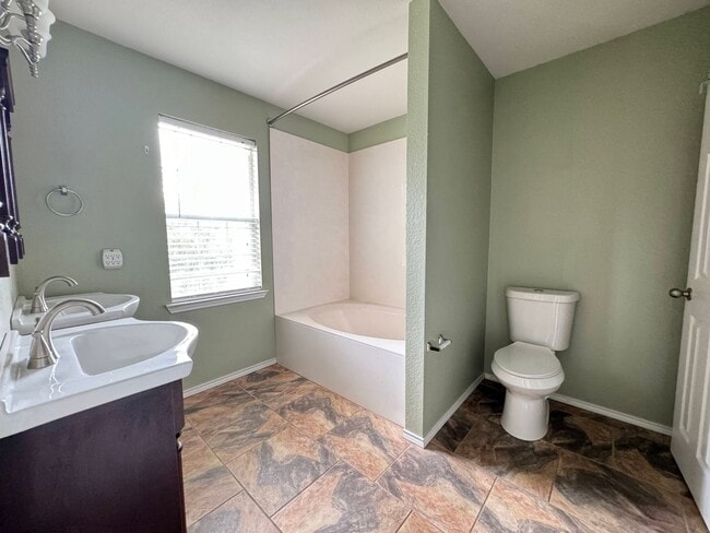 Building Photo - 813 Draco Dr