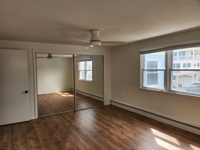 Building Photo - 353 11th St S