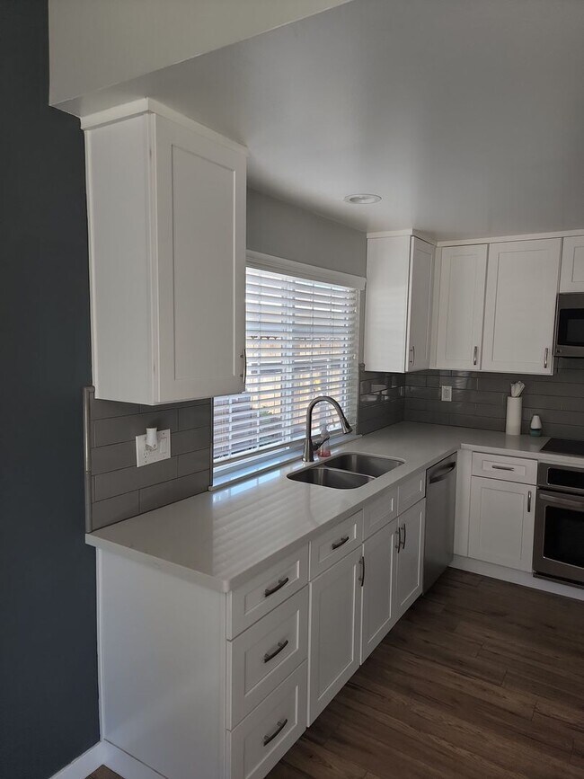 Building Photo - 4 bedroom single level home zoned for Reed...