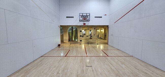 Building Photo - Fully furnished-full Sphere view