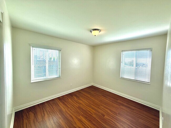 Building Photo - Remodeled Paradise Hills Home With Spectacular Views