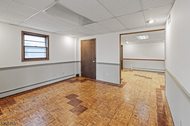 Building Photo - 24 Coolidge Pl