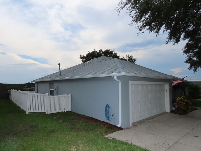 Building Photo - Spacious 4 Bedroom Pool Home Plus Addition...