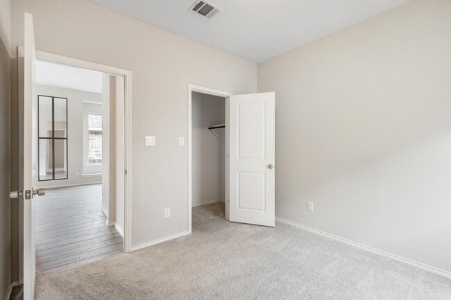 Building Photo - 2630 River Pointe