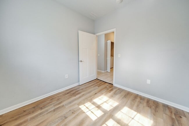 Building Photo - 3 BED, 1.5 BATH DUPLEX IN TUSCOLA