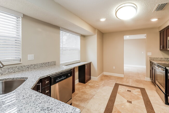 Building Photo - 4102 N Bay Hills Blvd