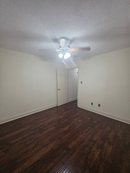 Building Photo - 4780 Pontchartrain Dr