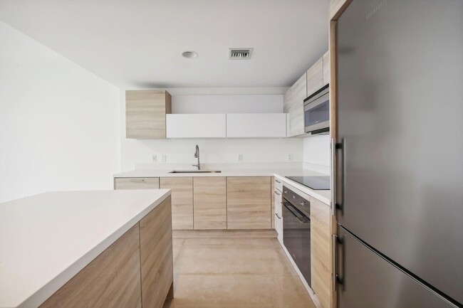 Building Photo - 16385 Biscayne Blvd