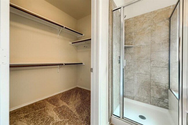 Building Photo - 10001 Pinnacle Crest Loop