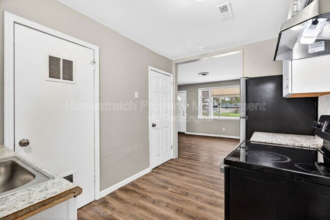 Building Photo - 10261 Imperial Dr